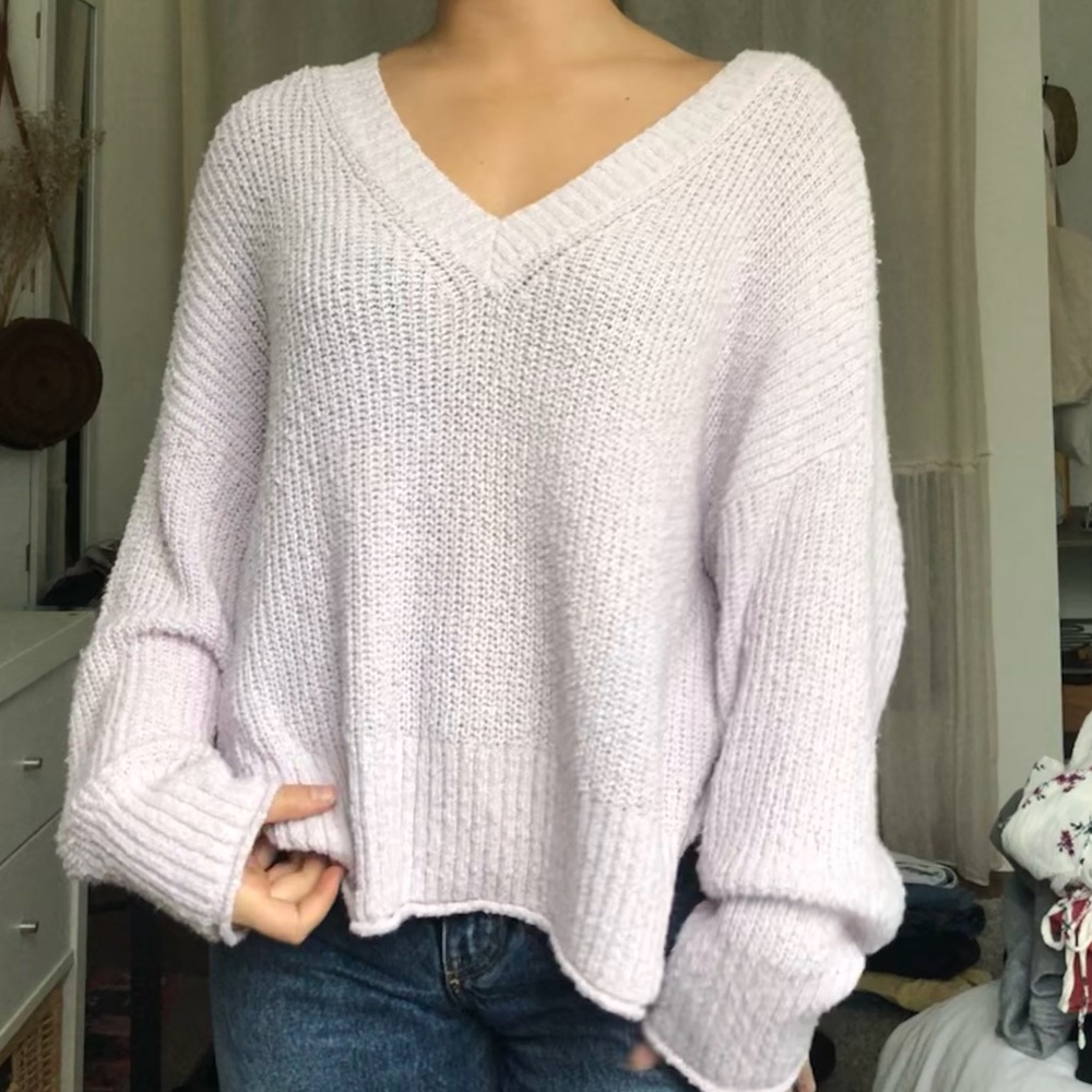 Lavender v-neck AE Sweater